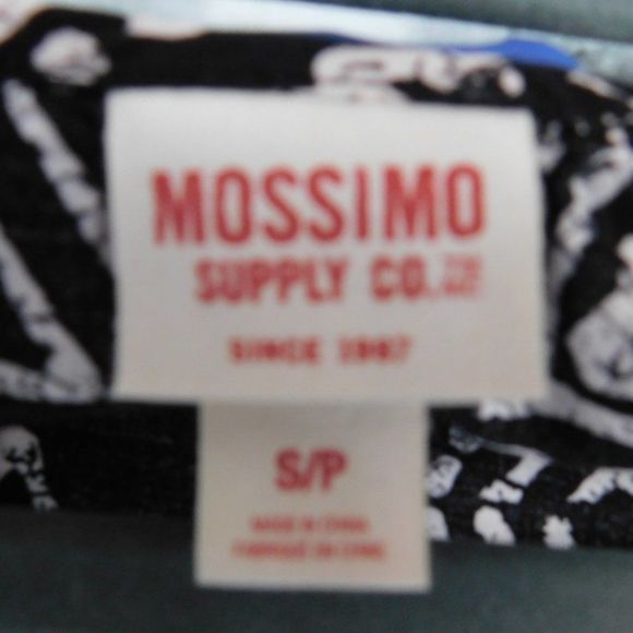 Mossimo black and white pull over blouse. - Picture 6 of 6